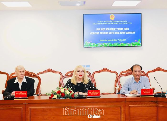 Bà Beltyukova Inna phát biểu tại buổi tiếp.