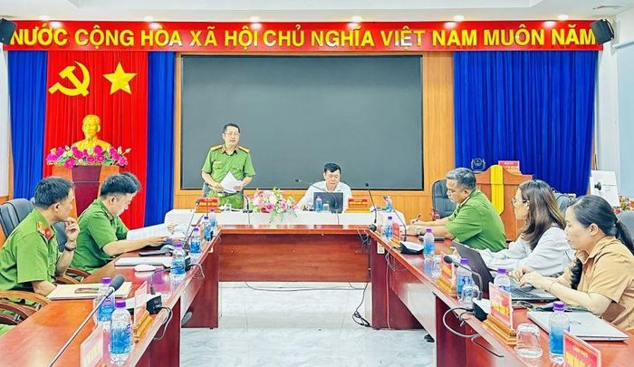 Quang cảnh buổi làm việc.