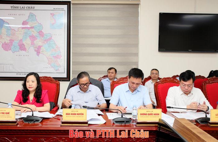 Đại biểu dự phiên họp. 