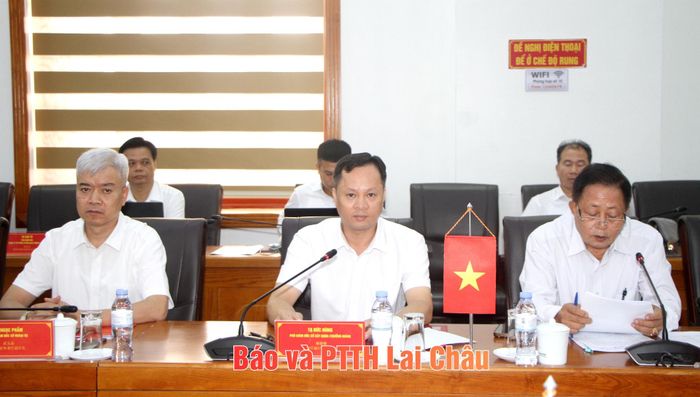 Ông Tạ Đức Hùng - Phó Giám đốc Sở Xây dựng, Tổ phó Thường trực Tổ công tác liên ngành cầu đa năng phát biểu tại hội đàm.