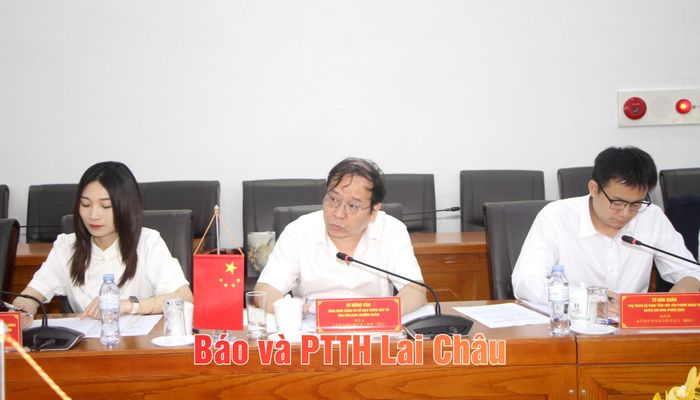 Ông Từ Đông Vân - Tổng Công trình sư Sở Giao thông vận tải tỉnh Vân Nam (Trung Quốc) phát biểu tại hội đàm.