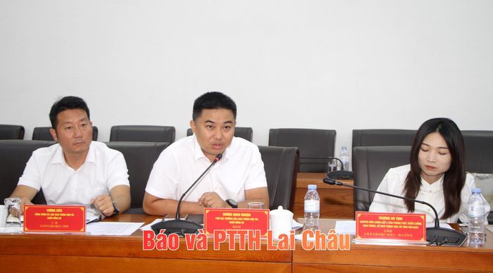 Đại biểu Sở Giao thông vận tải tỉnh Vân Nam (Trung Quốc) tham gia ý kiến tại hội đàm.