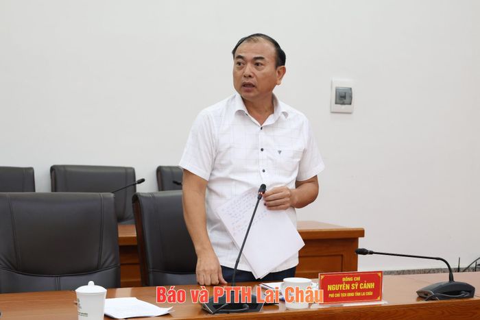 Đồng chí Nguyễn Sỹ Cảnh – Phó Chủ tịch UBND tỉnh phát biểu ý kiến tại hội nghị.