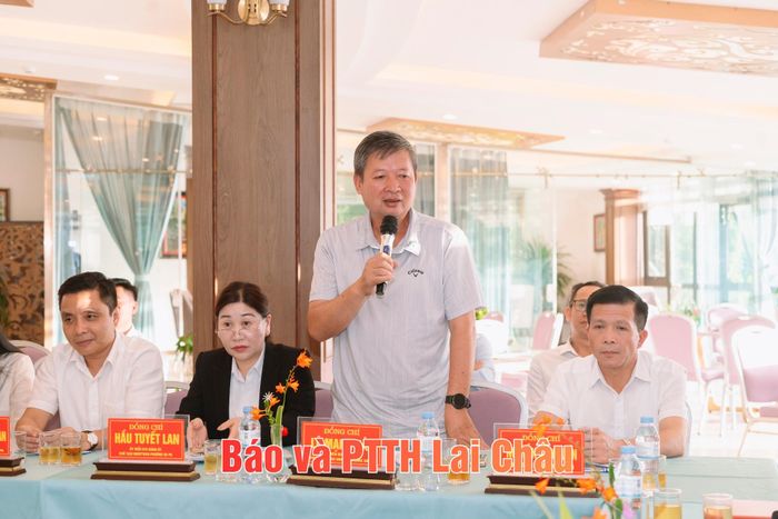 Ông Lê Mạnh Hảo – Phó Chủ tịch UBND phường Sa Pa phát biểu cho ý kiến vào dự thảo biên bản ghi nhớ hợp tác.