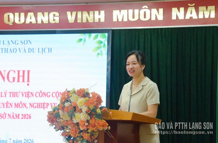 Lãnh đạo Sở Văn hóa, Thể thao và Du lịch phát biểu tại hội nghị tập huấn