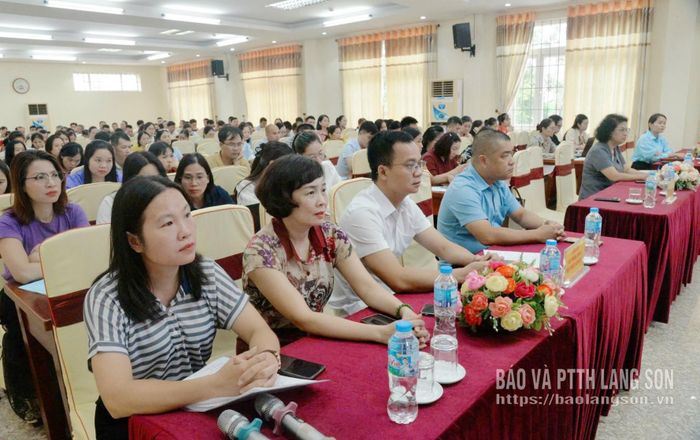 Các đại biểu tham dự hội nghị tập huấn