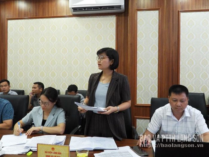 Lãnh đạo UBND xã Lợi Bác báo cáo tại cuộc làm việc