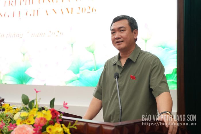 Đồng chí Nguyễn Cảnh Toàn, Phó Bí thư Tỉnh ủy, Chủ tịch UBND tỉnh, đại biểu thuộc Tổ đại biểu số 2 HĐND tỉnh phát biểu tại hội nghị