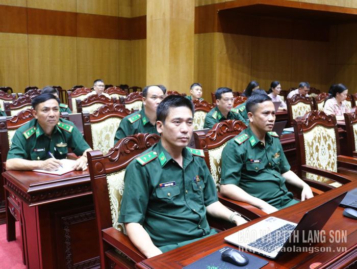 Các đại biểu tại điểm cầu Tỉnh ủy Lạng Sơn theo dõi các nội dung hội nghị
