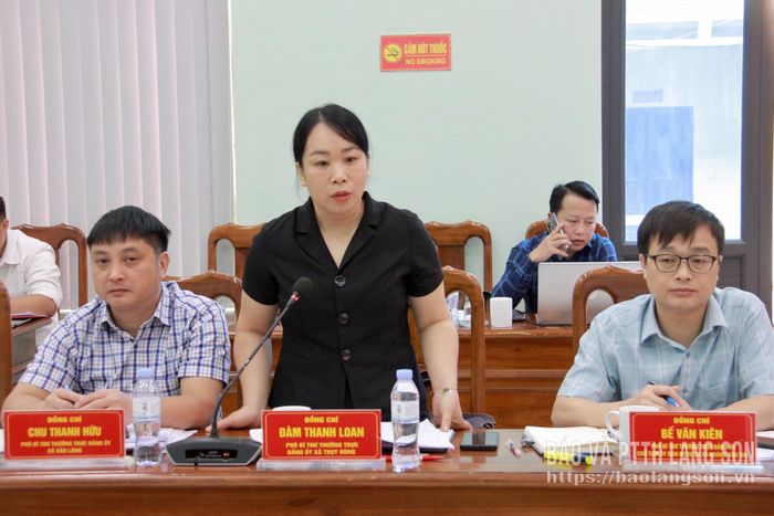 Lãnh đạo Đảng ủy xã Thụy Hùng phát biểu tại hội nghị