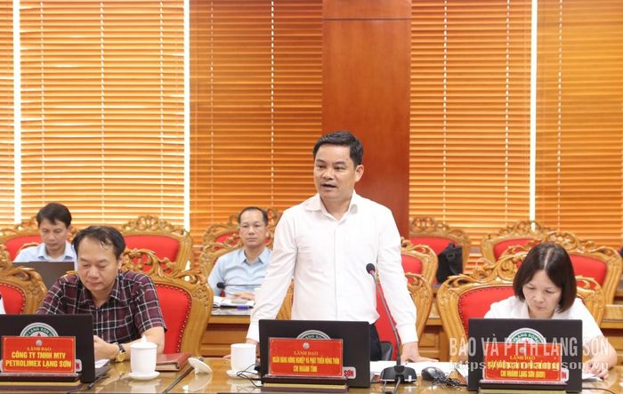Lãnh đạo Ngân hàng Nông nghiệp và Phát triển nông thôn Việt Nam chi nhánh tỉnh phát biểu tại buổi làm việc