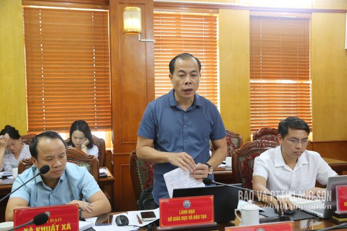 Giám đốc Sở Giáo dục và Đào tạo phát biểu tại cuộc họp