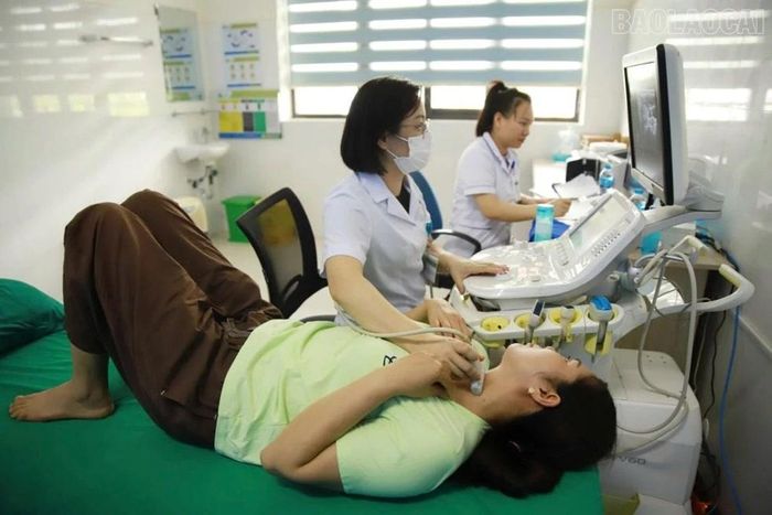 Người dân được tiếp cận các dịch vụ kỹ thuật y tế hiện đại nhờ tham gia bảo hiểm y tế.