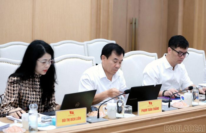 Các đại biểu dự hội nghị.