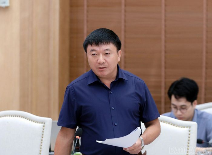 Các đồng chí Ủy viên Ban Thường vụ Tỉnh ủy phát biểu ý kiến tại buổi làm việc.