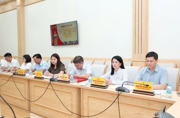 Đại biểu dự buổi khảo sát tại phường Yên Bái.