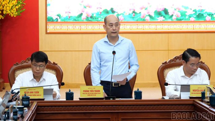 Chủ tịch UBND phường Yên Bái, Trưởng khối thi đua phát biểu tại hội nghị