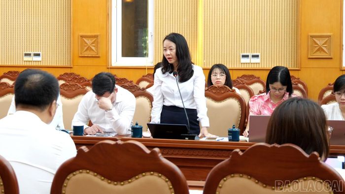 Lãnh đạo các phường phát biểu tại hội nghị.