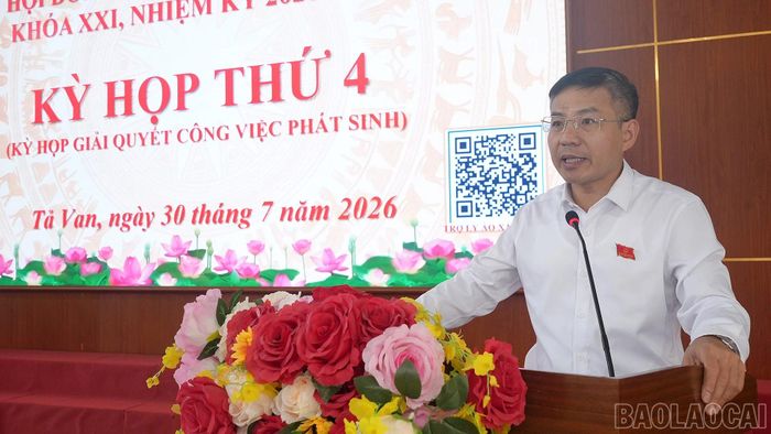Đồng chí Đỗ Văn Tân - Bí thư Đảng ủy, Chủ tịch HĐND xã phát biểu bế mạc kỳ họp.
