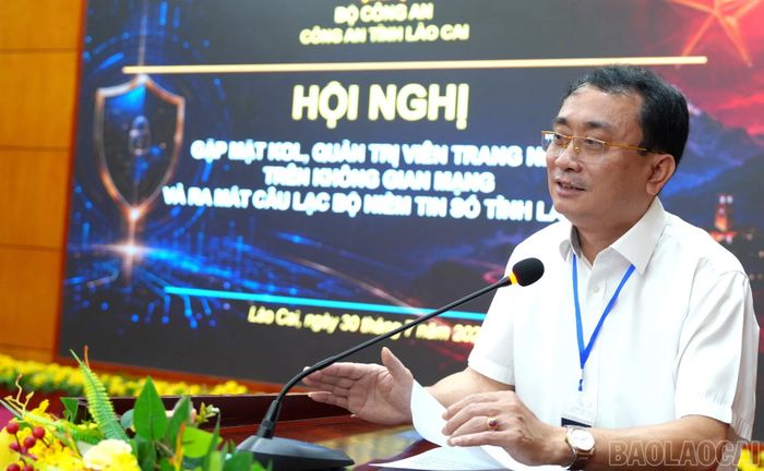 Đại tá Nguyễn Mạnh Hùng - Phó Giám đốc Công an tỉnh phát biểu tại hội nghị.