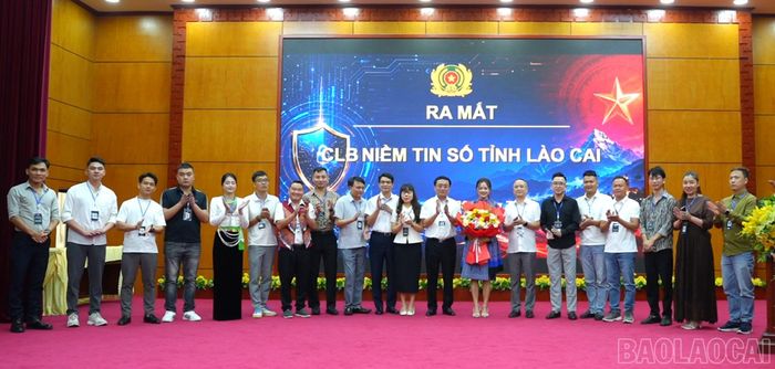 Ra mắt Câu lạc bộ "Niềm tin số” tỉnh Lào Cai.