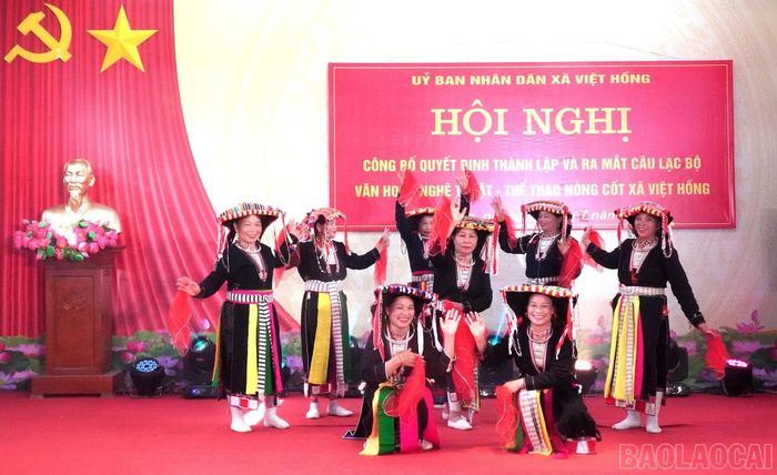 Văn nghệ tại lễ ra mắt.