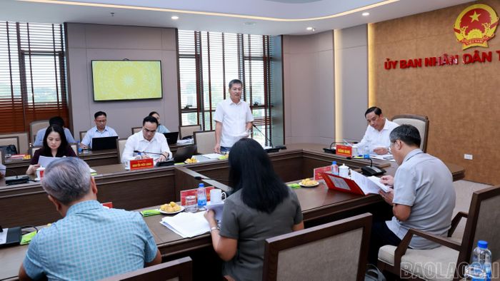Các đại biểu thảo luận tại hội nghị.