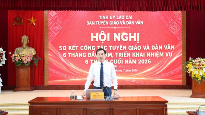 Đồng chí Trưởng Ban Tuyên giáo và Dân vận Tỉnh ủy Dương Đức Huy phát biểu kết luận hội nghị.