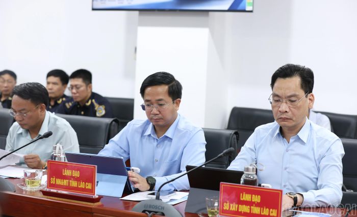 Lãnh đạo các sở, ngành của tỉnh tham dự buổi làm việc.