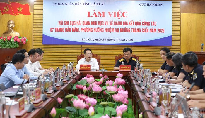 Quang cảnh buổi làm việc.