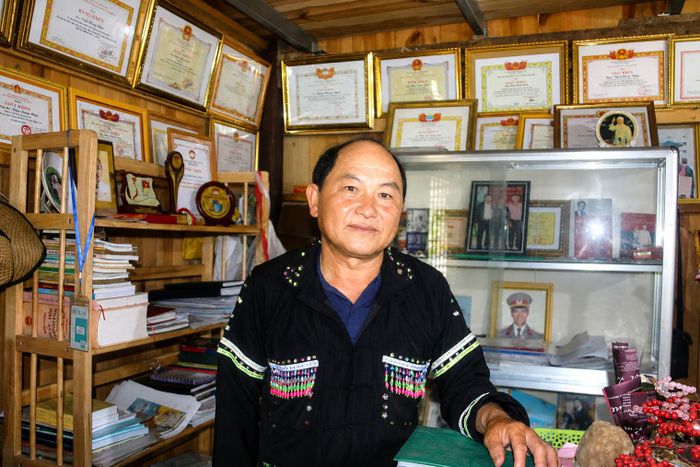 Nhiều năm liền, ông Thào Hùng Khải được các cấp, ngành biểu dương, khen thưởng vì những đóng góp tiêu biểu trong các phong trào thi đua yêu nước và công tác vận động đồng bào dân tộc thiểu số