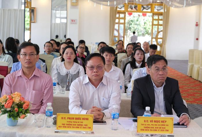 Tỉnh ủy viên, Phó Chủ tịch UBND tỉnh, Trưởng Ban Chỉ đạo Tổng điều tra kinh tế năm 2026 tỉnh Lâm Đồng Võ Ngọc Hiệp và lãnh đạo Thống kê tỉnh dự hội nghị