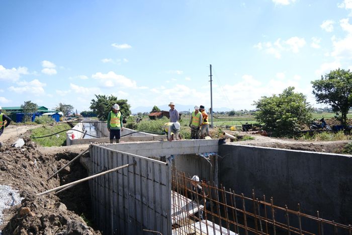 Ban Quản lý dự án đầu tư xây dựng khu vực Đức Trọng đang yêu cầu các nhà thầu lập tiến độ chi tiết theo từng tháng, tăng cường nhân lực tại các công trình trọng điểm