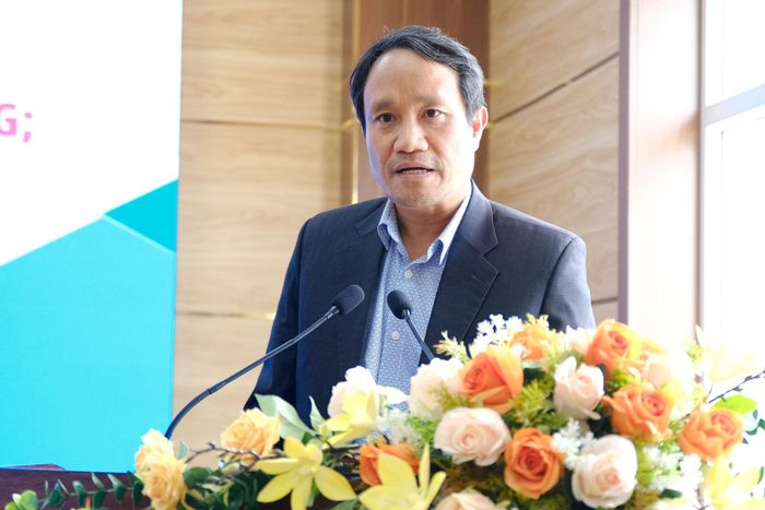 Ông Trần Văn Sơn, Phó Giám đốc Bảo hiểm xã hội tỉnh Lâm Đồng phát biểu tại hội nghị