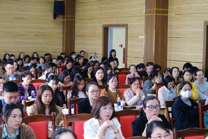 Đông đảo doanh nghiệp và hộ kinh doanh tham dự hội nghị