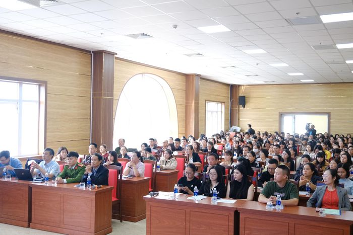 100 doanh nghiệp, hộ kinh doanh tham gia đối thoại chính sách lao động và bảo hiểm