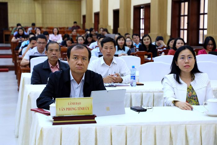 Lãnh đạo Văn phòng Tỉnh ủy Lâm Đồng cùng đại diện các cơ quan, đơn vị liên quan dự hội nghị