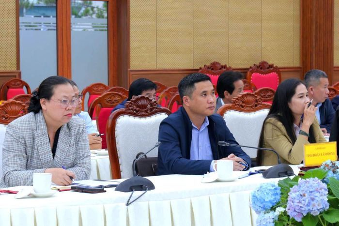Đại diện các sở, ngành, tổ chức chính trị - xã hội tham dự cuộc họp
