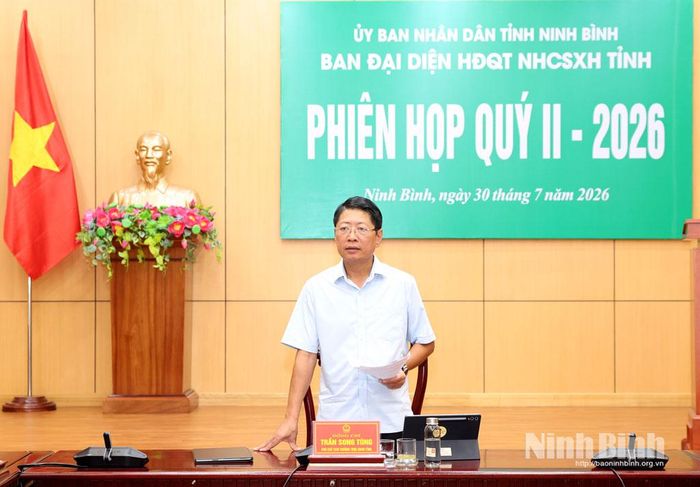 Đồng chí Trần Song Tùng, Ủy viên Ban Thường vụ Tỉnh ủy, Phó Chủ tịch Thường trực UBND tỉnh, Trưởng Ban đại diện HĐQT Ngân hàng CSXH tỉnh phát biểu chỉ đạo hội nghị.