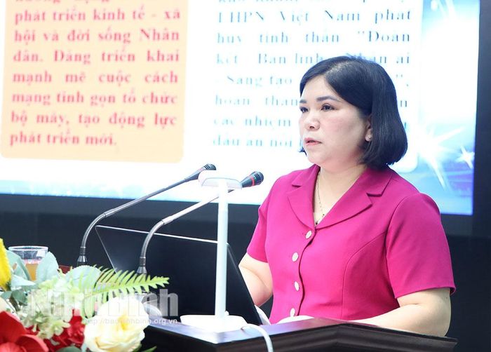Đồng chí Lê Thị Lựu, Phó Chủ tịch Hội LHPN tỉnh triển khai Nghị quyết Đại hội đại biểu phụ nữ toàn quốc lần thứ XIV, nhiệm kỳ 2026-2031.