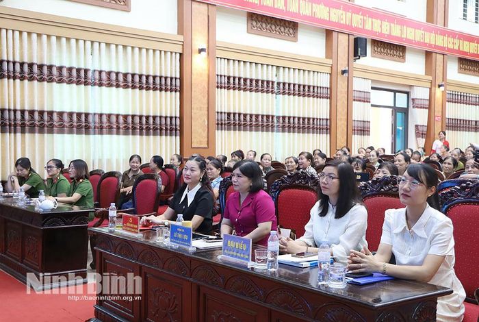 Các đại biểu dự hội nghị.