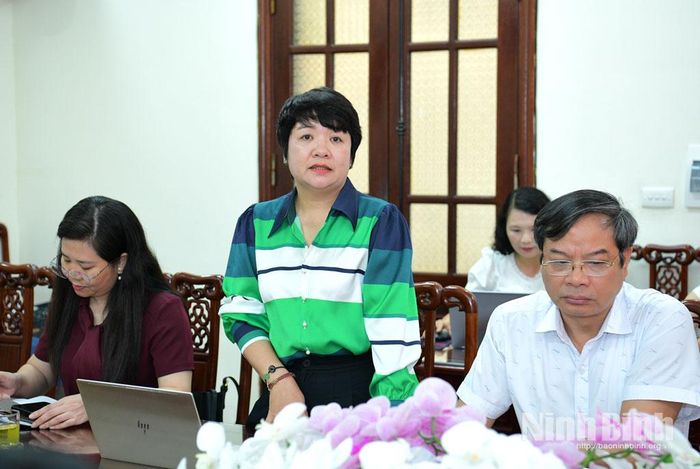 Đại diện Báo Nhân Dân thường trú tại Ninh Bình phát biểu tại hội nghị.