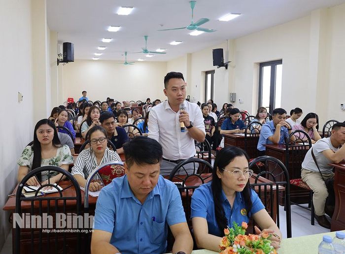 Đại diện đoàn viên, người lao động phát biểu ý kiến tại hội nghị. Ảnh: Phạm Hiền