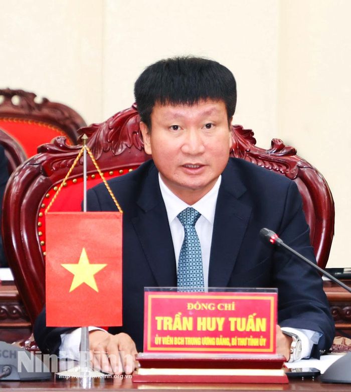 Đồng chí Trần Huy Tuấn, Ủy viên Trung ương Đảng, Bí thư Tỉnh ủy phát biểu tại buổi làm việc.
