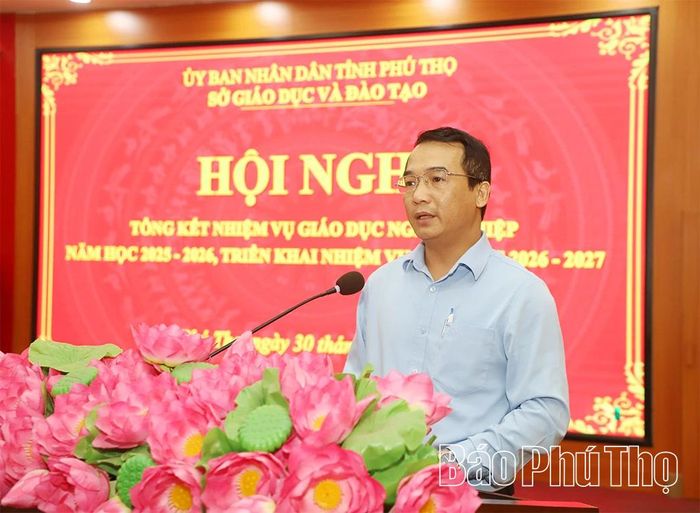 Lãnh đạo Trường Cao đẳng Cơ khí nông nghiệp tham luận tại hội nghị.