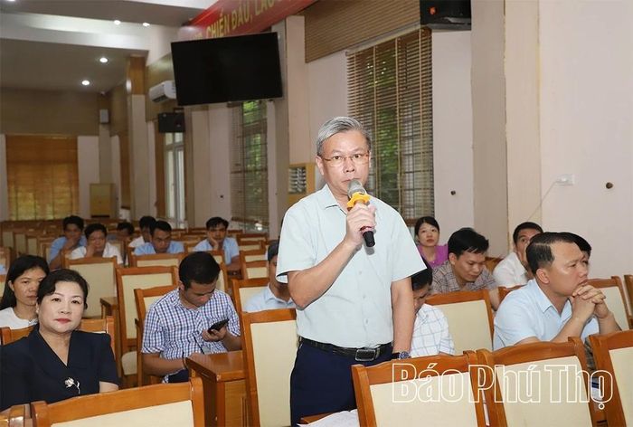 Đại diện các trung tâm GDTX tham luận tại hội nghị.