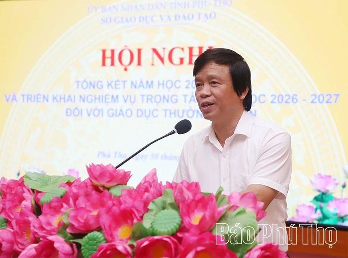 Phó Giám đốc Sở Giáo dục và Đào tạo Đỗ Thanh phát biểu chỉ đạo và điều hành phần thảo luận tại hội nghị.