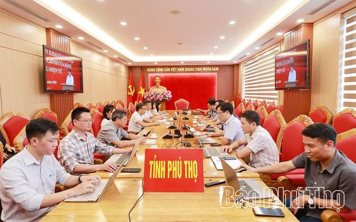 Các đại biểu dự họp tại điểm cầu Văn phòng Tỉnh ủy Phú Thọ.