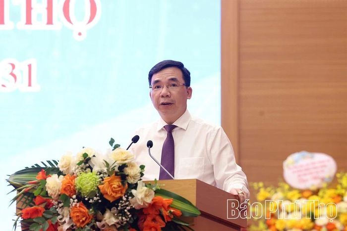 Đồng chí Phó Bí thư Tỉnh ủy Bùi Huy Vĩnh phát biểu chỉ đạo tại Đại hội.