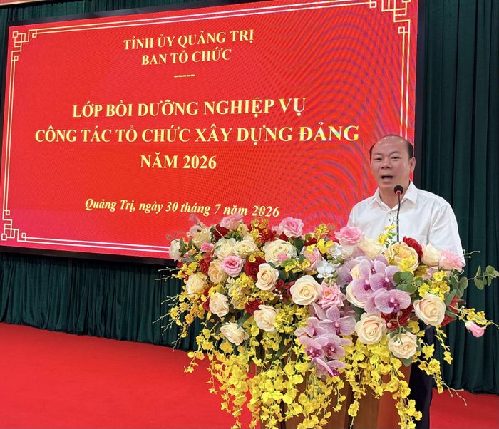 Giảng viên truyền đạt chuyên đề tại lớp bồi dưỡng nghiệp vụ - Ảnh: H.L